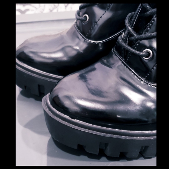 Forever21:Size:6/Black Faux Leather Boots - Picture 9 of 10